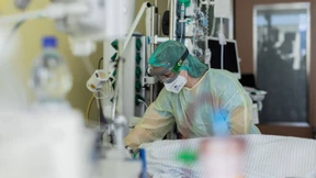 RKI meldet mehr als 18.000 Neuinfektionen und 261 Todesfälle