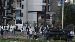 Sieben Polizisten sterben durch Bombenanschlag