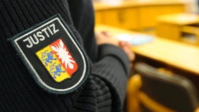 Acht Jahre Haft für Mutter wegen Betruges und Misshandlung