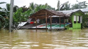 Zehntausende fliehen vor herannahendem Tropensturm
