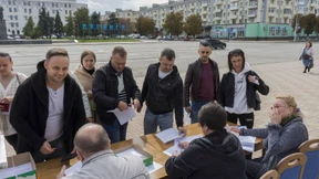 Abstimmen unter Soldatenaugen