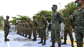 Militärflugzeug mit mehr als 90 Personen an Bord abgestürzt
