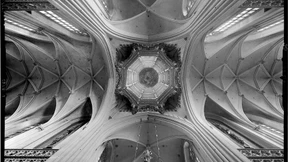 Himmlische Blicke in höllischen Zeiten