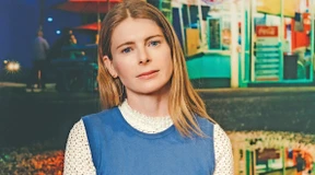 Die ungefähre Größe und Form einer jungen Frau