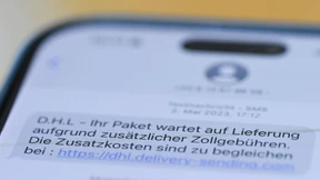 Tausende Beschwerden über Abzocke mit Paket-SMS