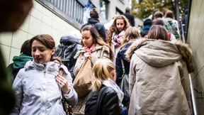 Verschwörung gegen die Jungen