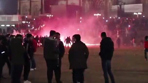 Eine Männergruppe und ihr Hintergrund