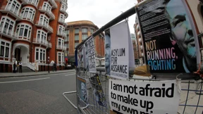 „Britische Regierung droht mit Eindringen in Botschaft“