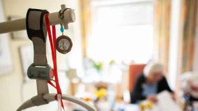 Sozialminister lehnt Reihentests in Altenheimen weiter ab