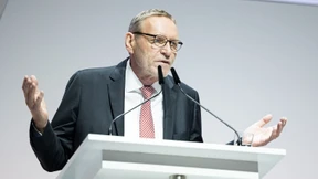 Sparkassen-Präsident rät zu langfristigen Anlagen