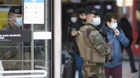 Mit Messer bewaffneter Mann stirbt nach Polizeischüssen