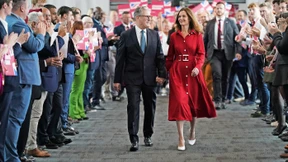 „Haben Sie den Hosenanzug selbst bezahlt?“