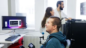 Der Mann mit 256 Elektroden im Gehirn