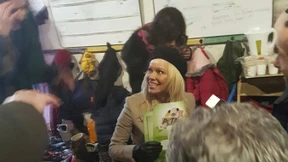 Pamela Anderson mischt im französischen Wahlkampf mit
