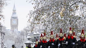Schnee und Eis legen Verkehr lahm