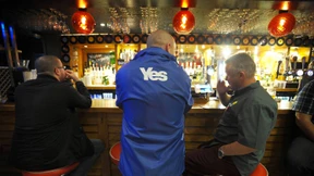 Im Pub feiern nur die „Yes“-Anhänger