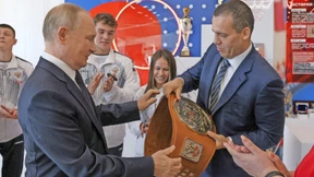 Wie Putins Freund die Boxwelt spaltet