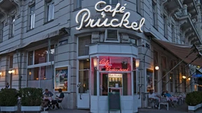 Lesbisches Paar wird aus Kaffeehaus geworfen