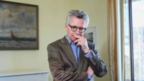 De Maizière für befristeten Ausnahmezustand in Krisenfällen