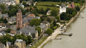 Abermals Schaumteppich auf dem Rhein entdeckt