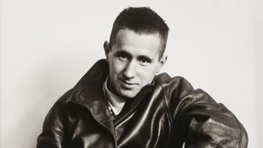 Nur wenige Fotos von Bertolt Brecht wirken so lässig
