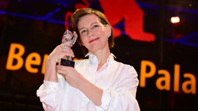 Sie reißt uns in ihre Geschichte hinein