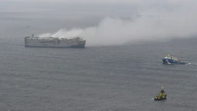 Lage bei brennendem Frachter stabil – Feuer weniger intensiv