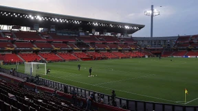 Nicht nur ein Flitzer sorgt für Ärger beim Geisterspiel