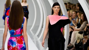 Geschichtet, gefranst,  geknotet – gekleidet