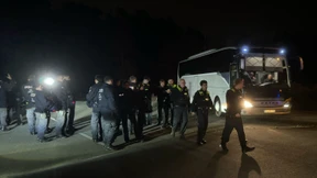 Polizist bei Kontrolle von Fußballfans schwer verletzt