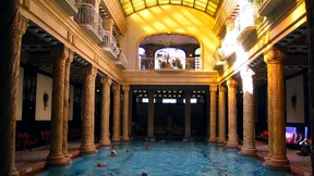 Frühere Ergo-Lustreise landet vor Gericht