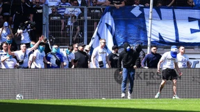Aufgebrachte MSV-Fans stürmen Innenraum
