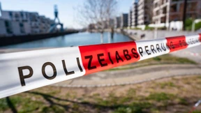 Mineralölhaltige Substanz im Hafen Offenbach