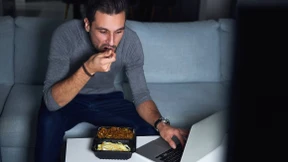 „Weg mit dem Laptop bei Tisch!“