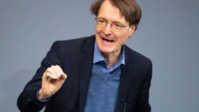 „Ich wundere mich, dass Spieler das mit sich machen lassen“