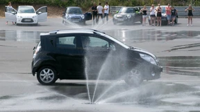 Auf der Rutschbahn gilt es, vor der Fontäne scharf zu bremsen