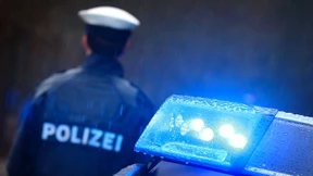 Menschen brechen für Corona-Trauerfeier eigene Quarantäne