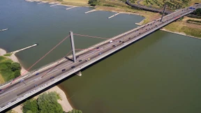 Neue Brücken für den Westen