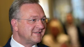 Friedrich nimmt Henkel in Schutz