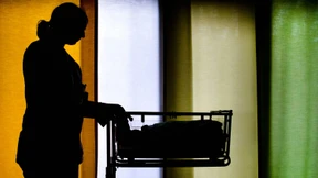 Warum es so schwer ist, eine Hebamme zu finden