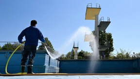 Abgezählt ins chlorhaltige Wasser