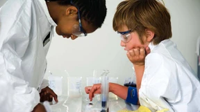 Chemie begeistert Kinder