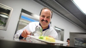 Johann Lafer knöpft sich die deutschen Mensen vor