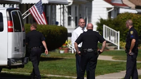 Kleinkind schießt zwei Dreijährige an