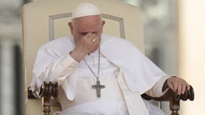 Papst muss operiert werden