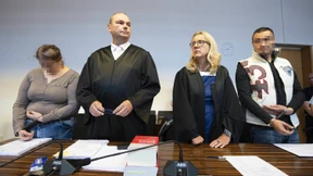 Mutter bot neunjährigen Jungen im Internet an