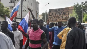 Russische Flaggen in Niger