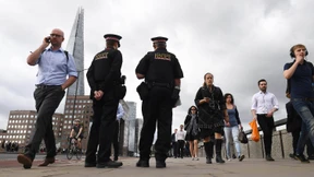 Mit bloßen Händen gegen drei Terroristen