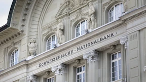 Schweizer Notenbank nimmt zwei Milliarden ein