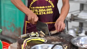 Schlangenfleisch und Wein mit Blut